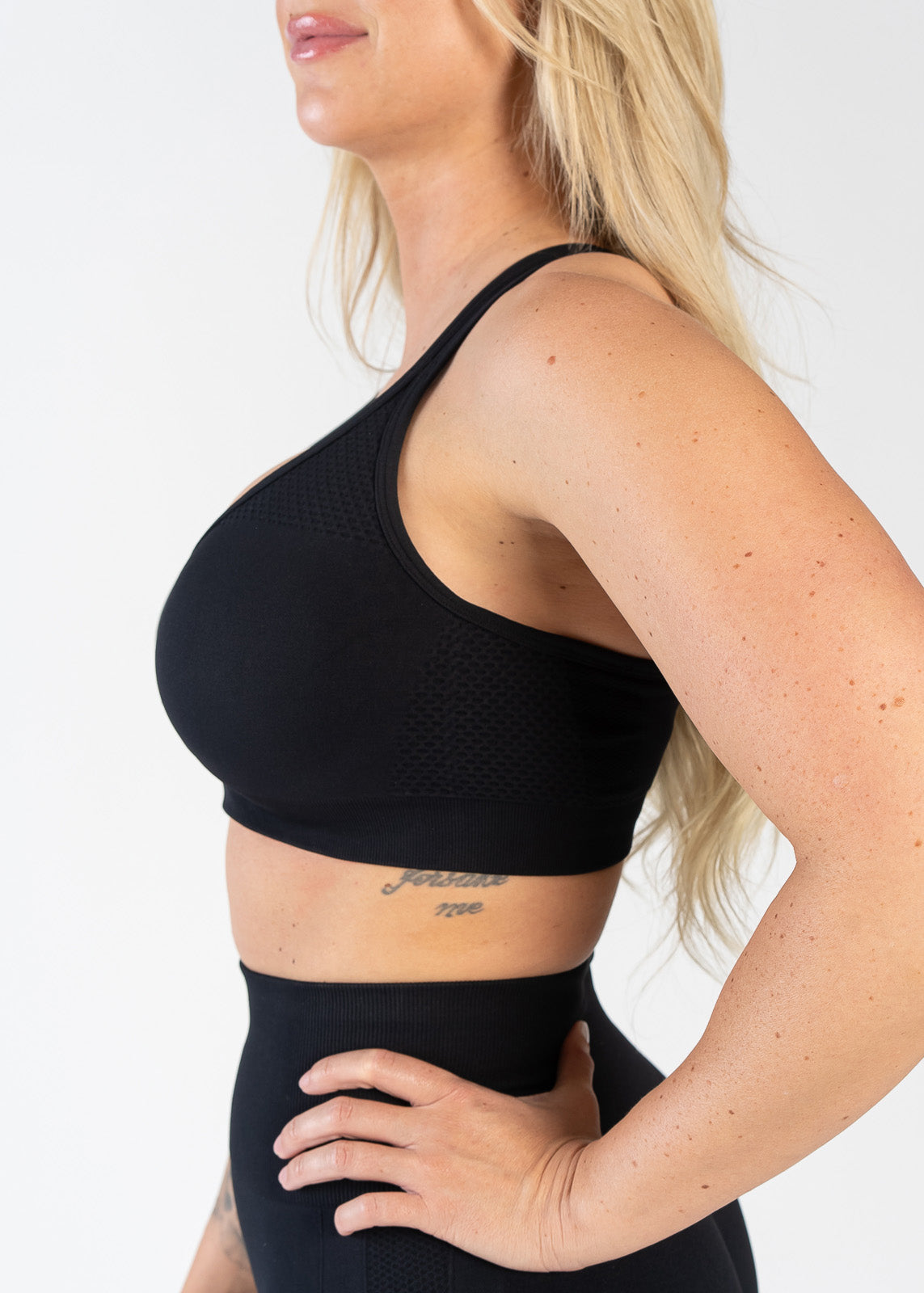 Seamless Strappy Sports Bra | Black