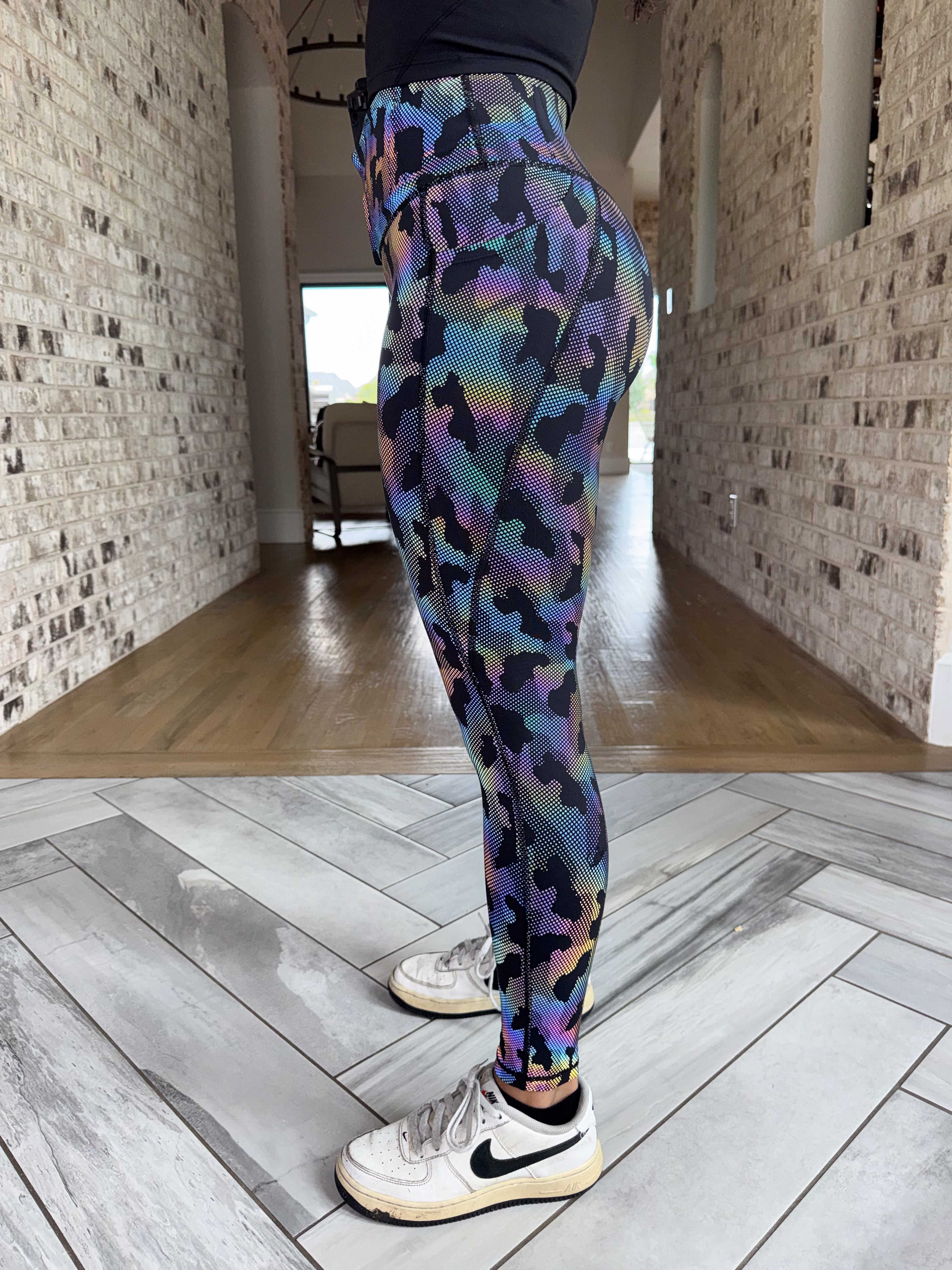 Concealed Carry Leggings With Pockets | Holographic Camo