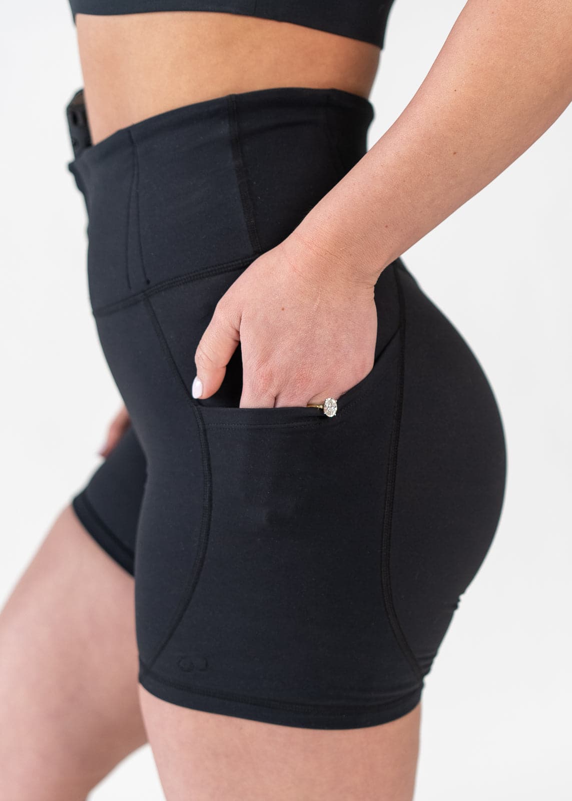 Close Up Side View with Handsin Pockets Concealed Carry Leggings | Black