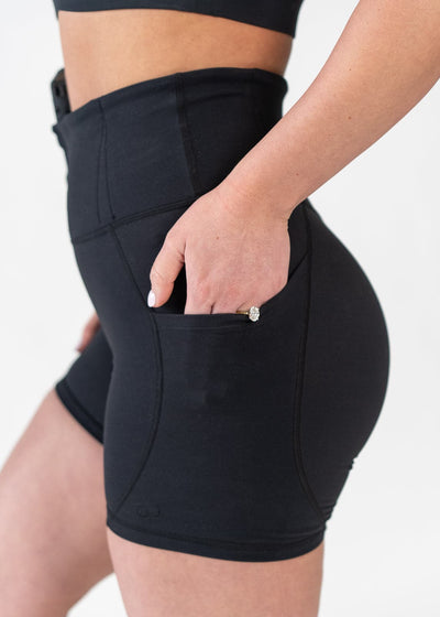 Close Up Side View with Handsin Pockets Concealed Carry Leggings | Black