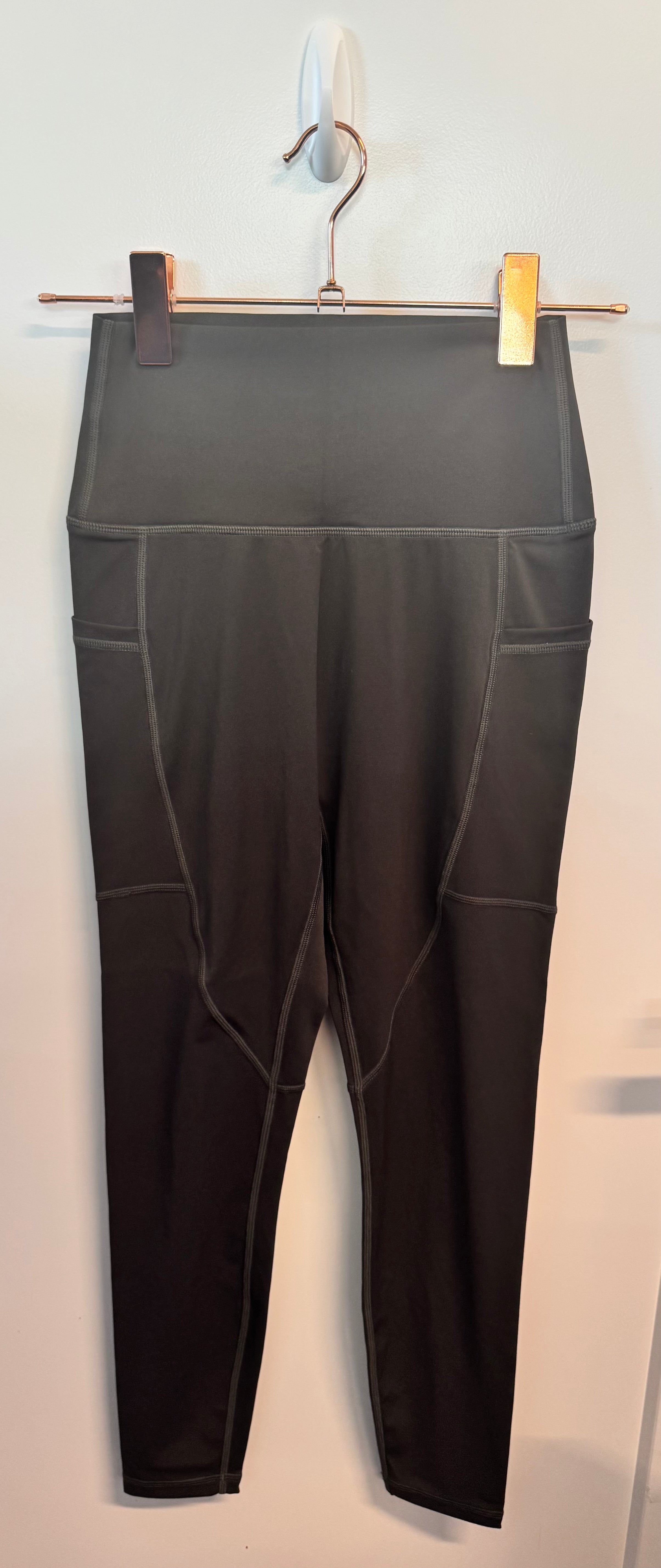 SAMPLE:  Leggings With Pockets | Dark Green - Small