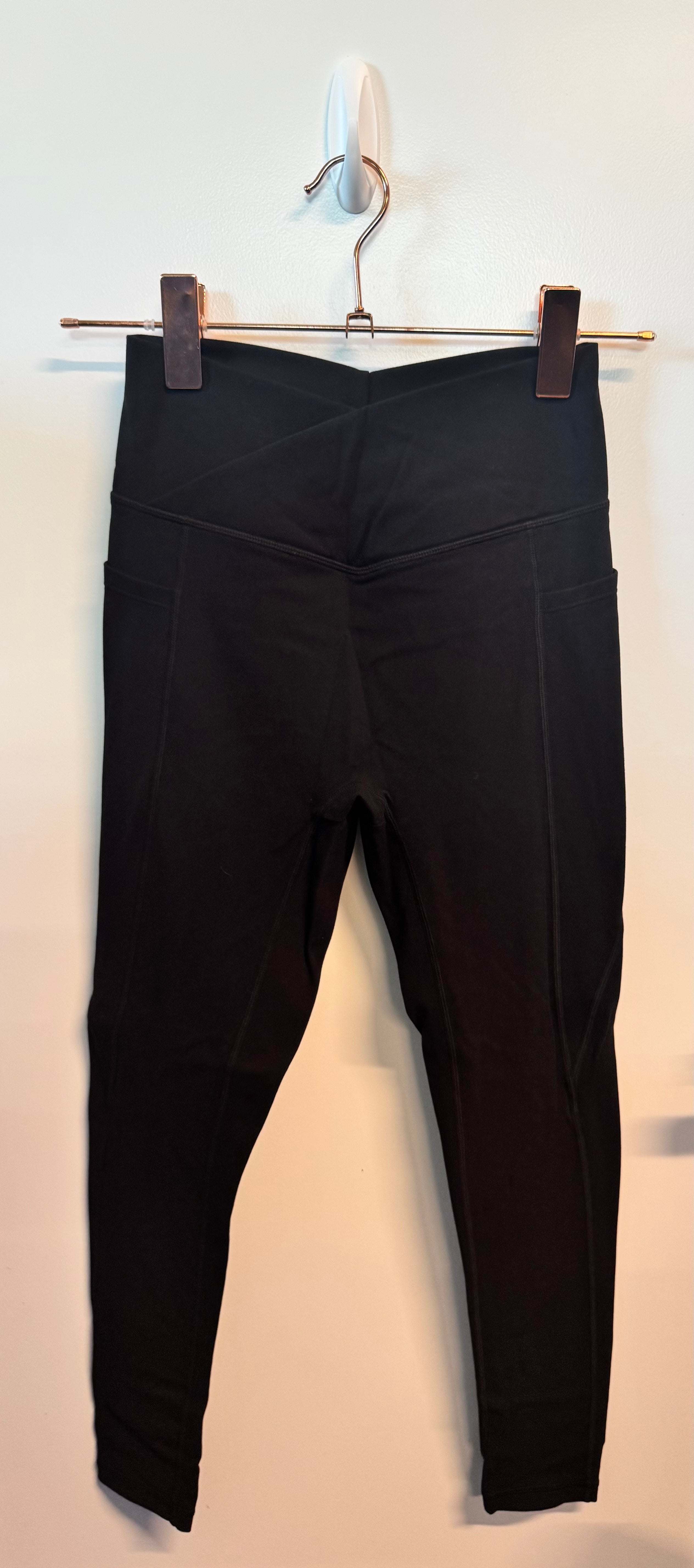 SAMPLE: Leggings With Criss Cross Waistband, Pockets & Scrunch | Black - Small