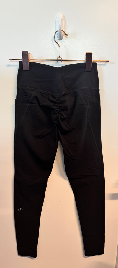 SAMPLE: Leggings With Criss Cross Waistband, Pockets & Scrunch | Black - Small