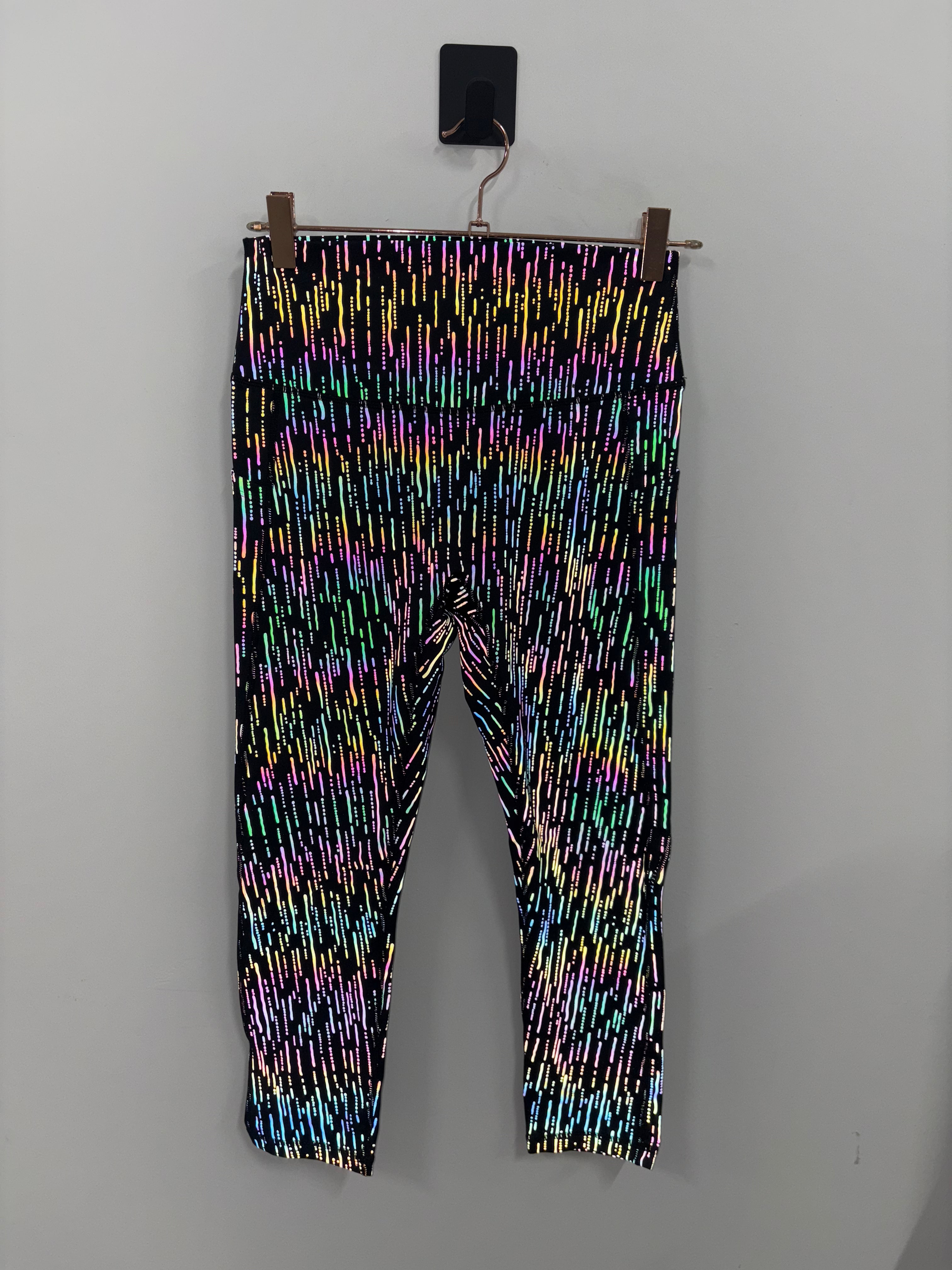 SAMPLE: Empowered Capris W/Pockets | Black Reflective Rain - Small
