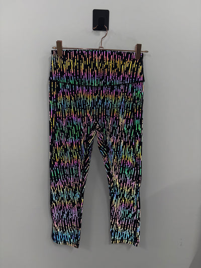 SAMPLE: Empowered Capris W/Pockets | Black Reflective Rain - Small