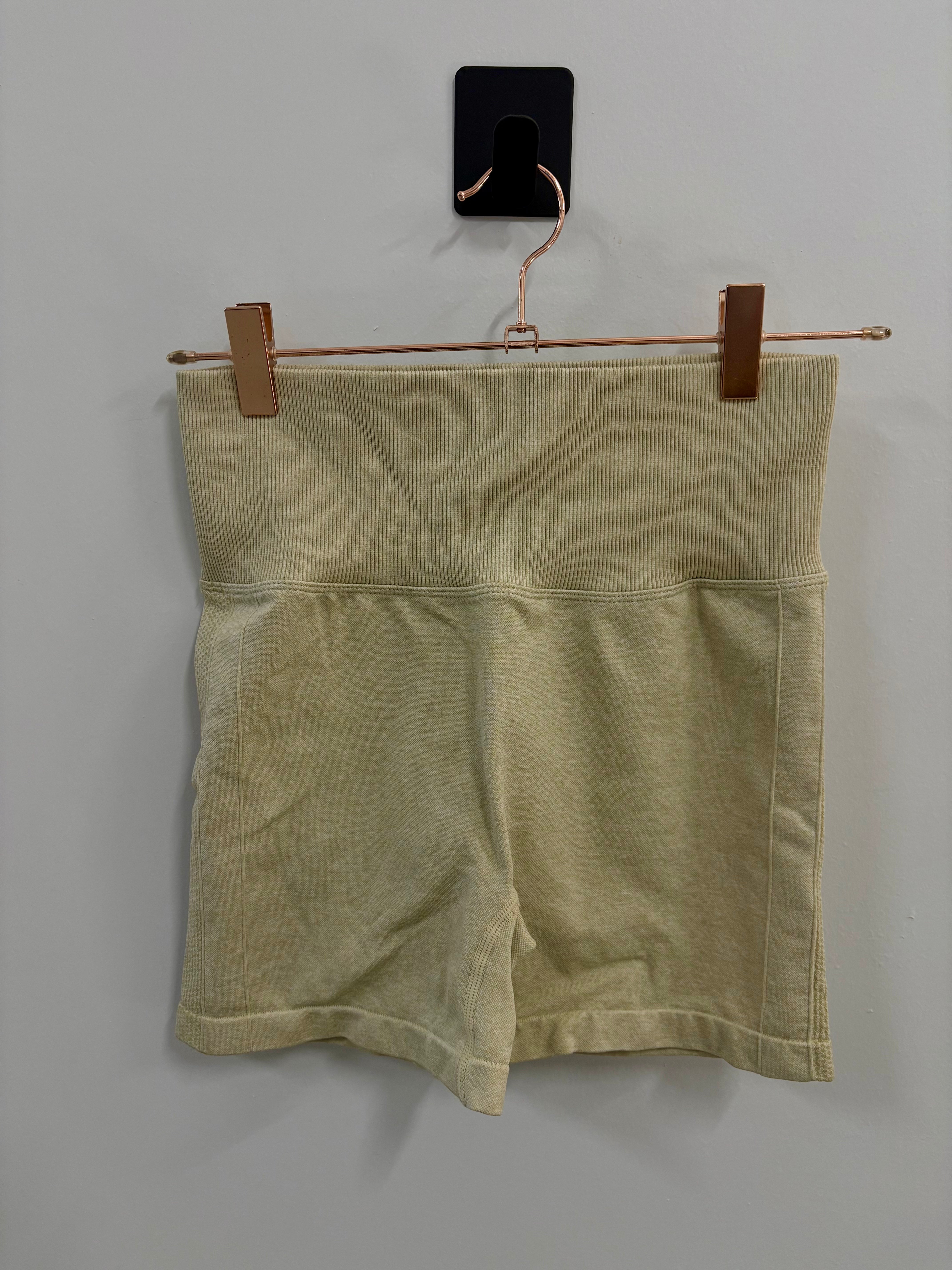 SAMPLE: Seamless 4" Shorts W/Booty Scrunch | Sand - Small