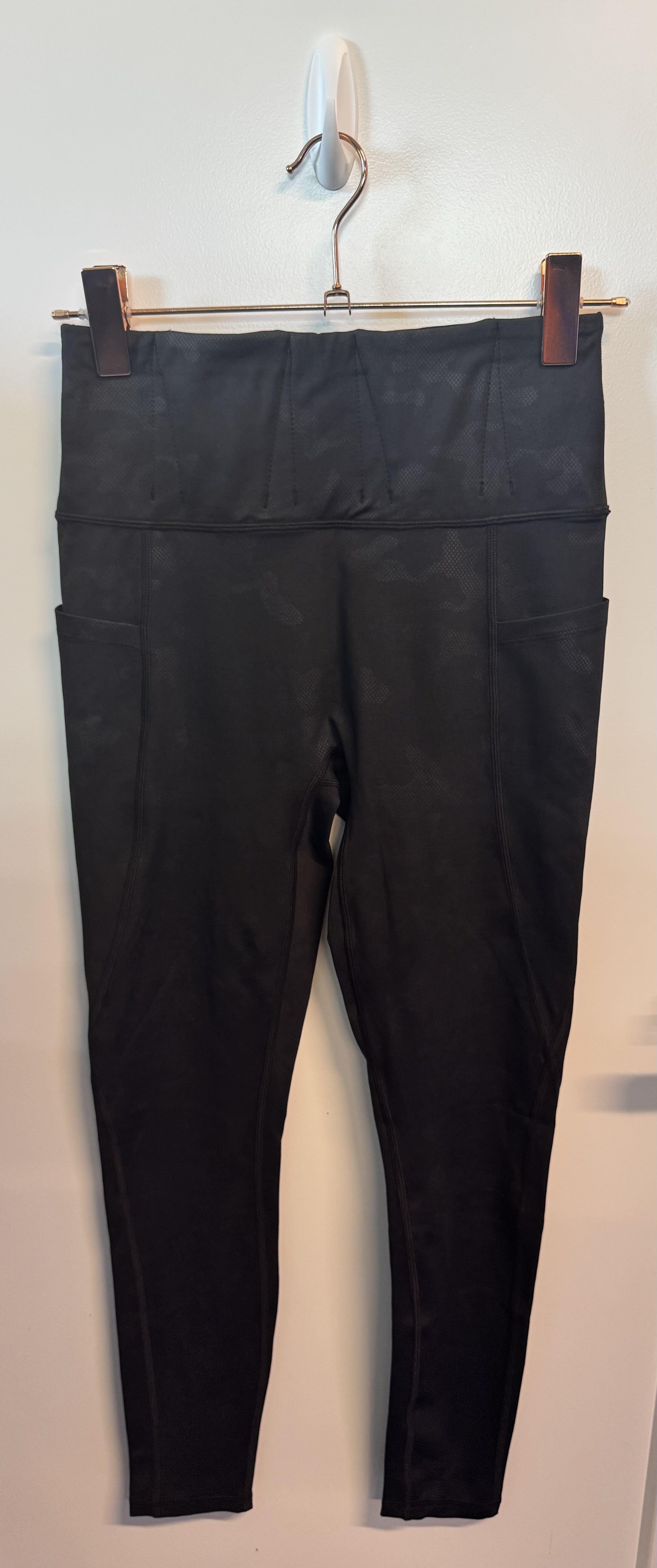 SAMPLE: Concealed Carry Leggings With Pockets | Black Camo - S