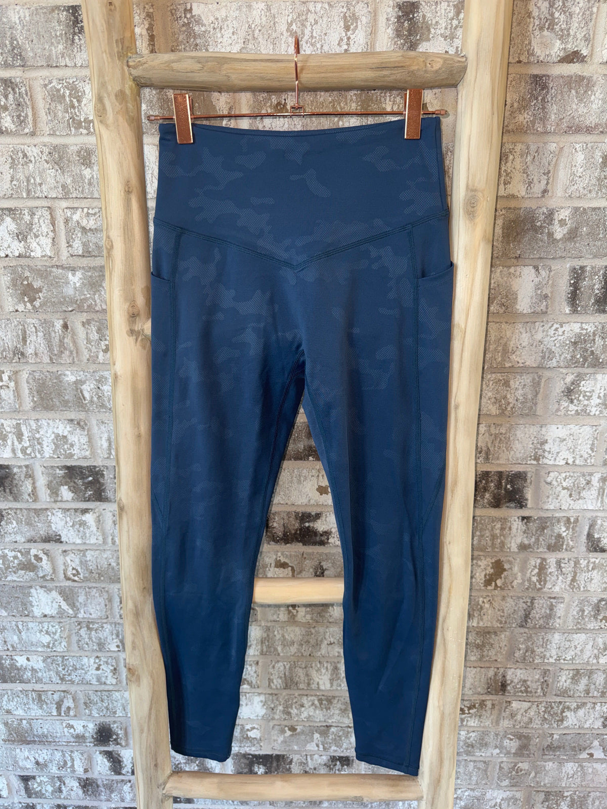 SAMPLE: Leggings With Pockets | Blue Camo Embossed - Small