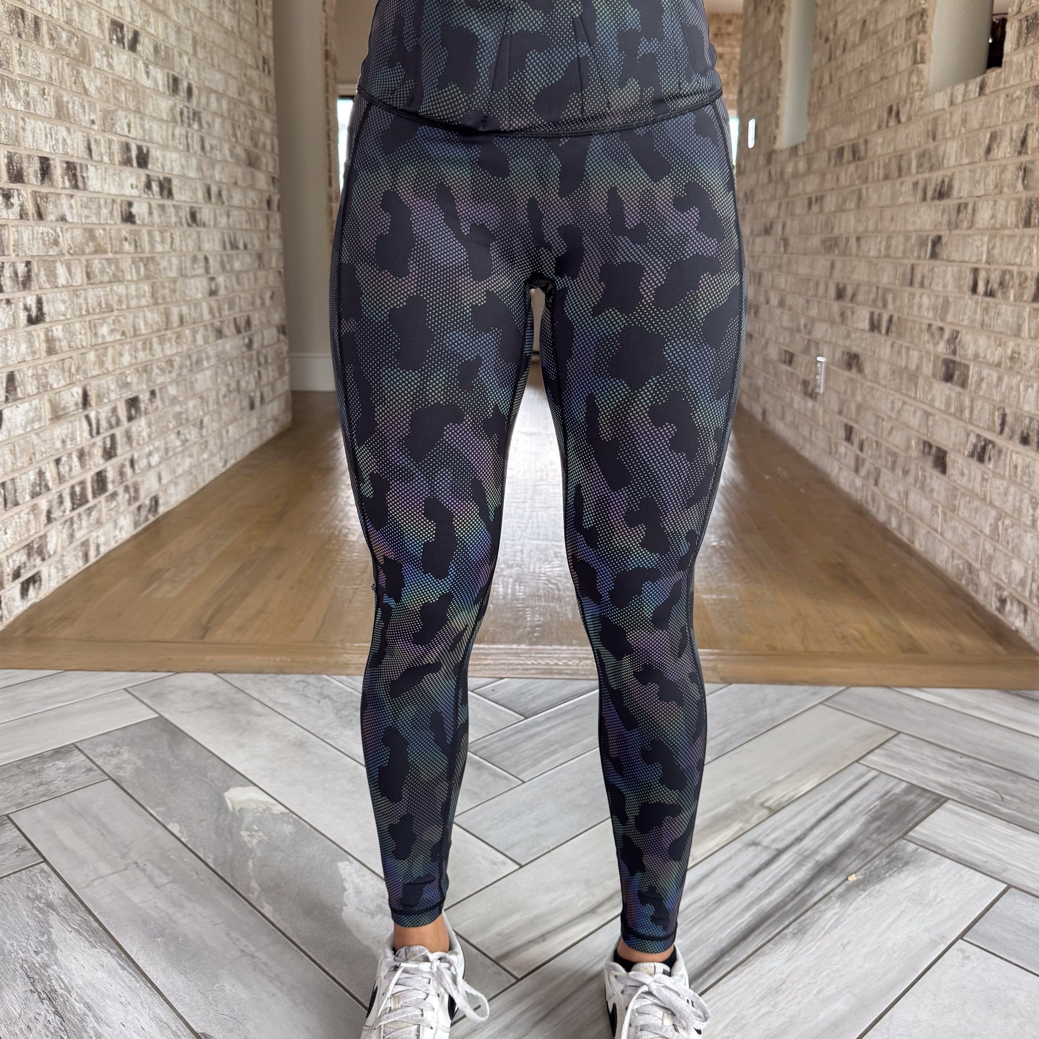 Concealed Carry Leggings With Pockets | Holographic Camo