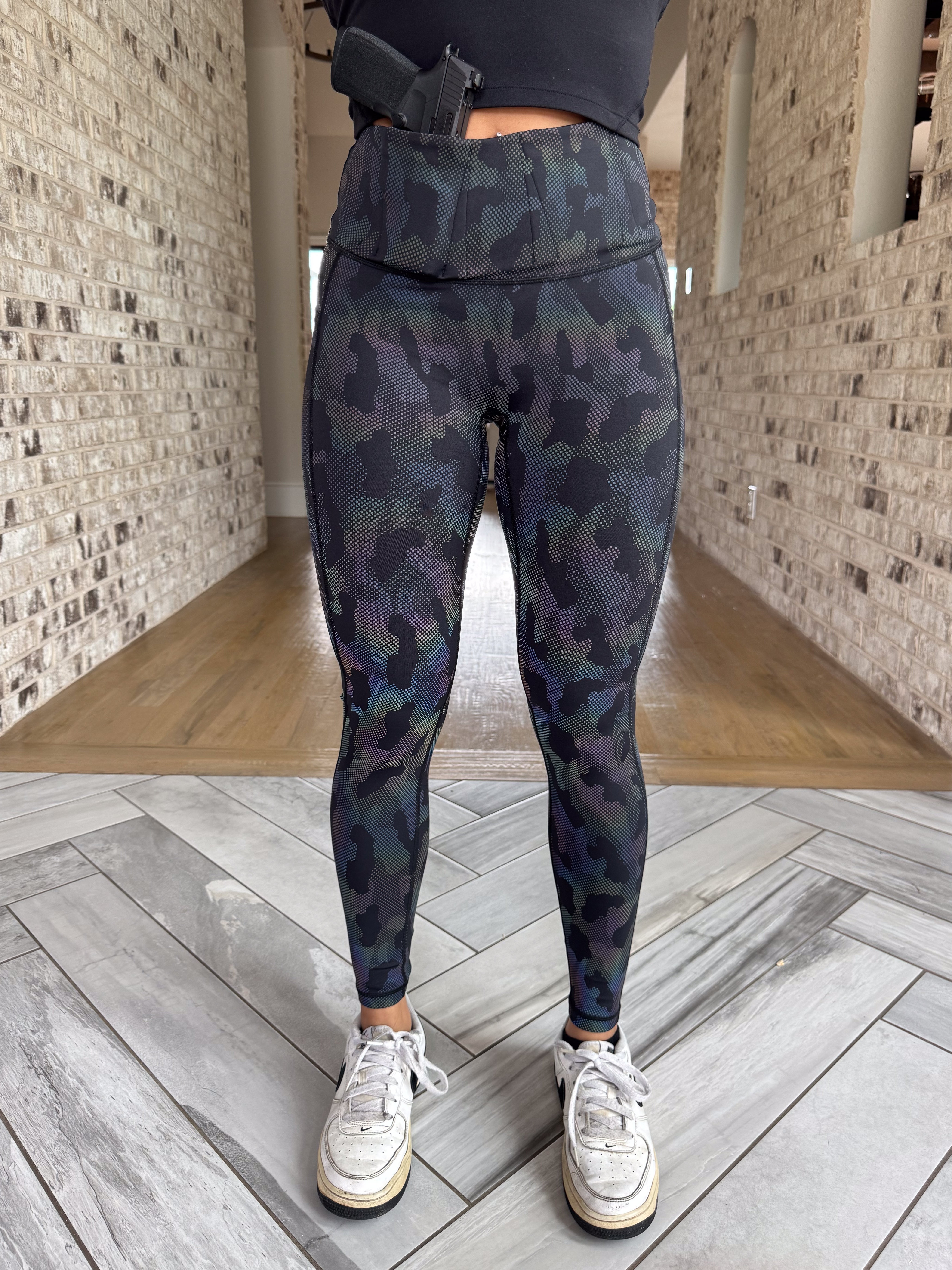 Concealed Carry Leggings With Pockets | Holographic Camo