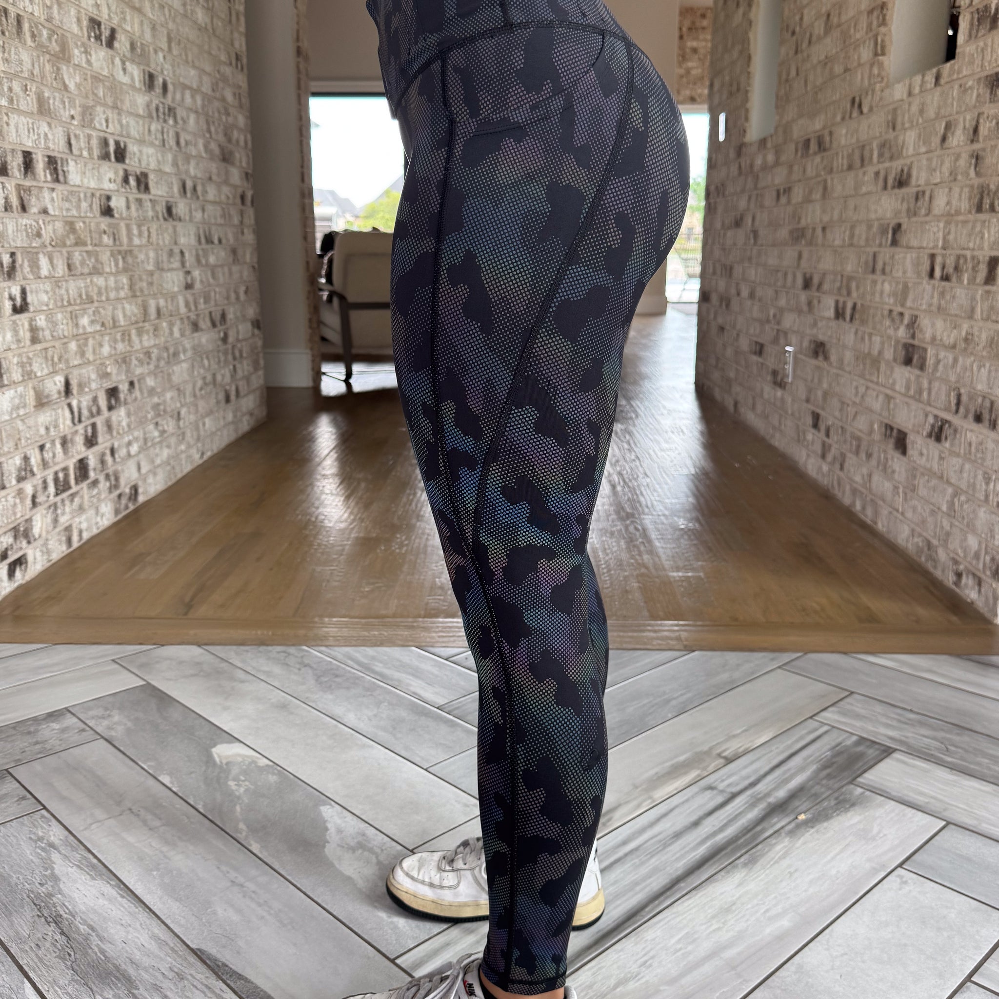 Concealed Carry Leggings With Pockets | Holographic Camo