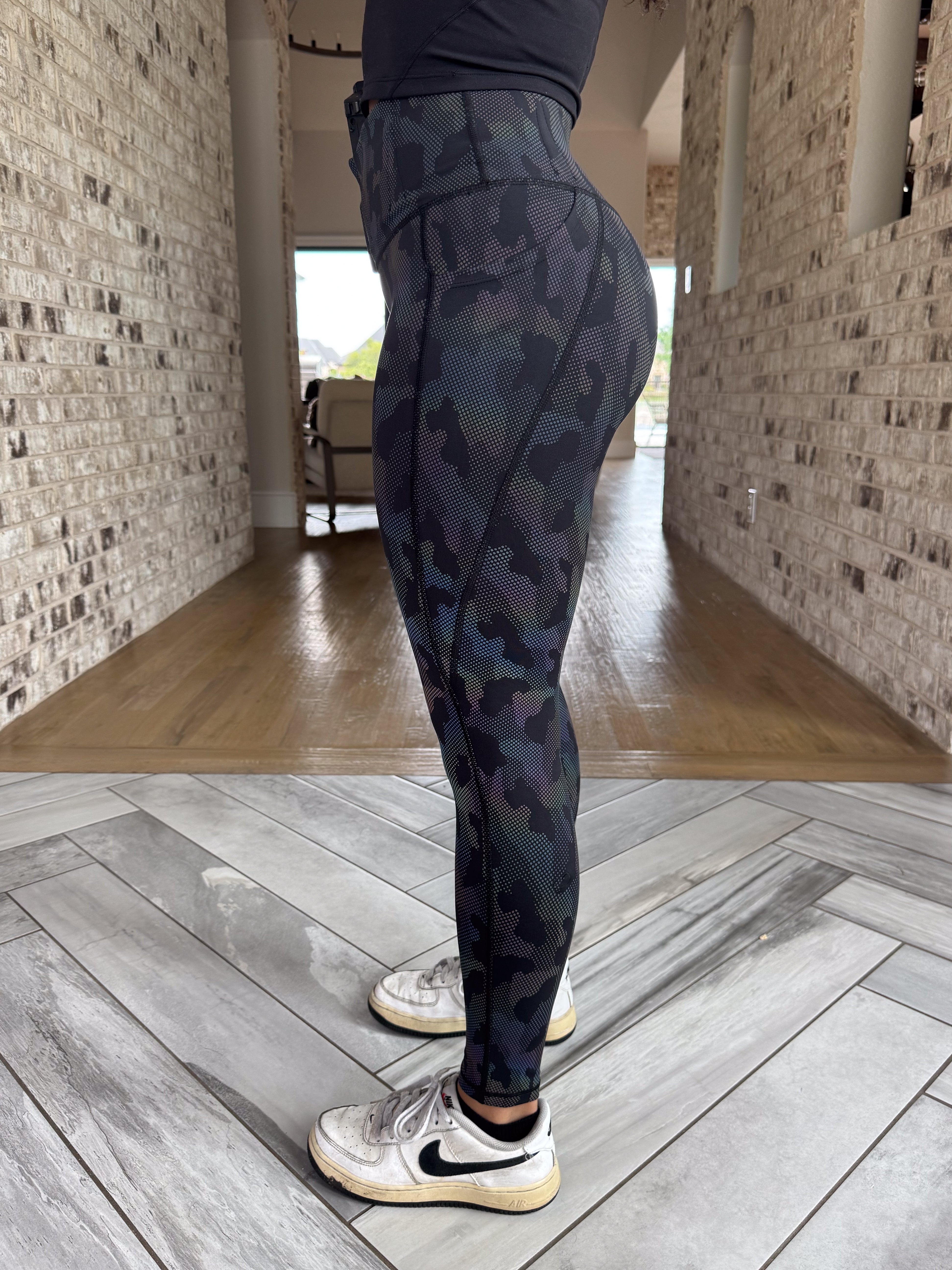 Concealed Carry Leggings With Pockets | Holographic Camo