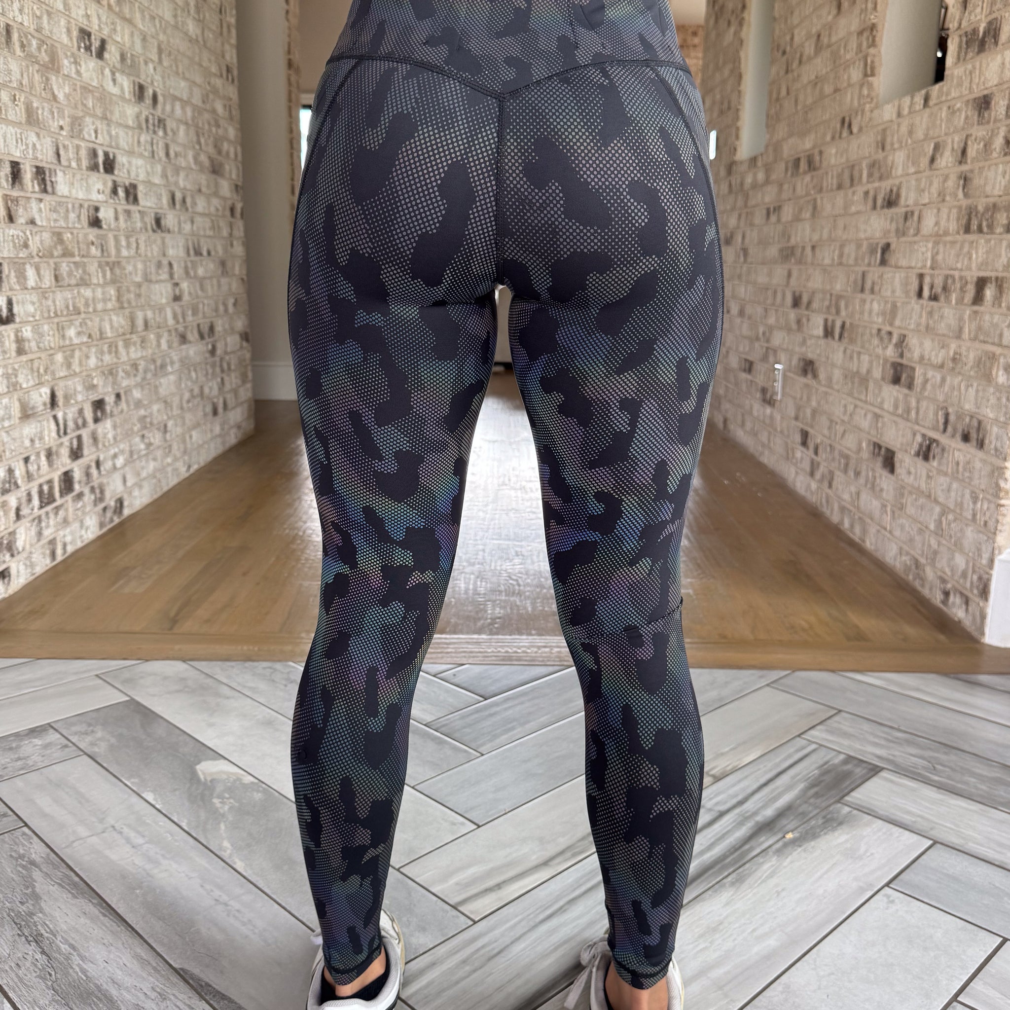 Concealed Carry Leggings With Pockets | Holographic Camo