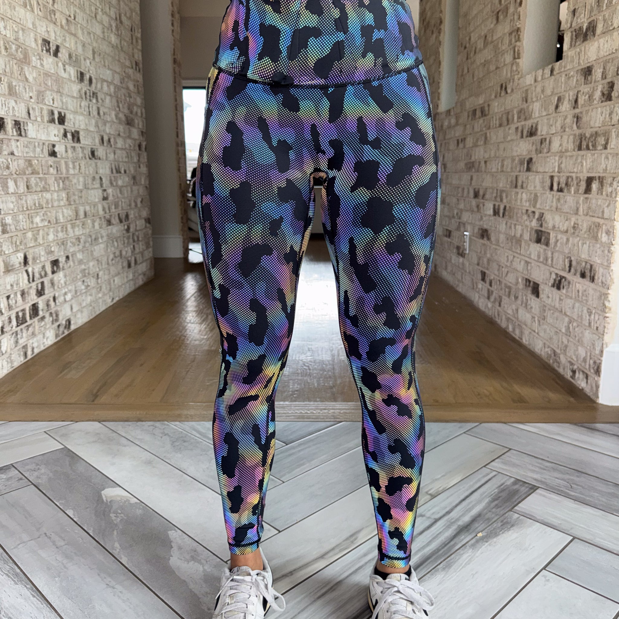 Concealed Carry Leggings With Pockets | Holographic Camo