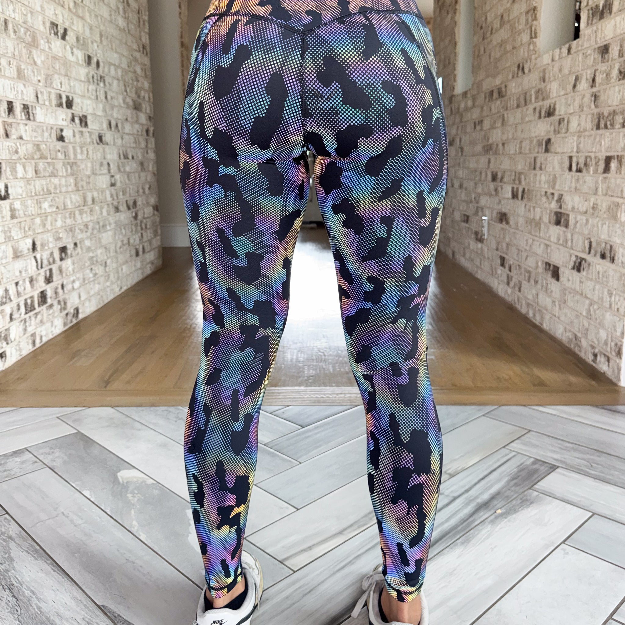 Concealed Carry Leggings With Pockets | Holographic Camo