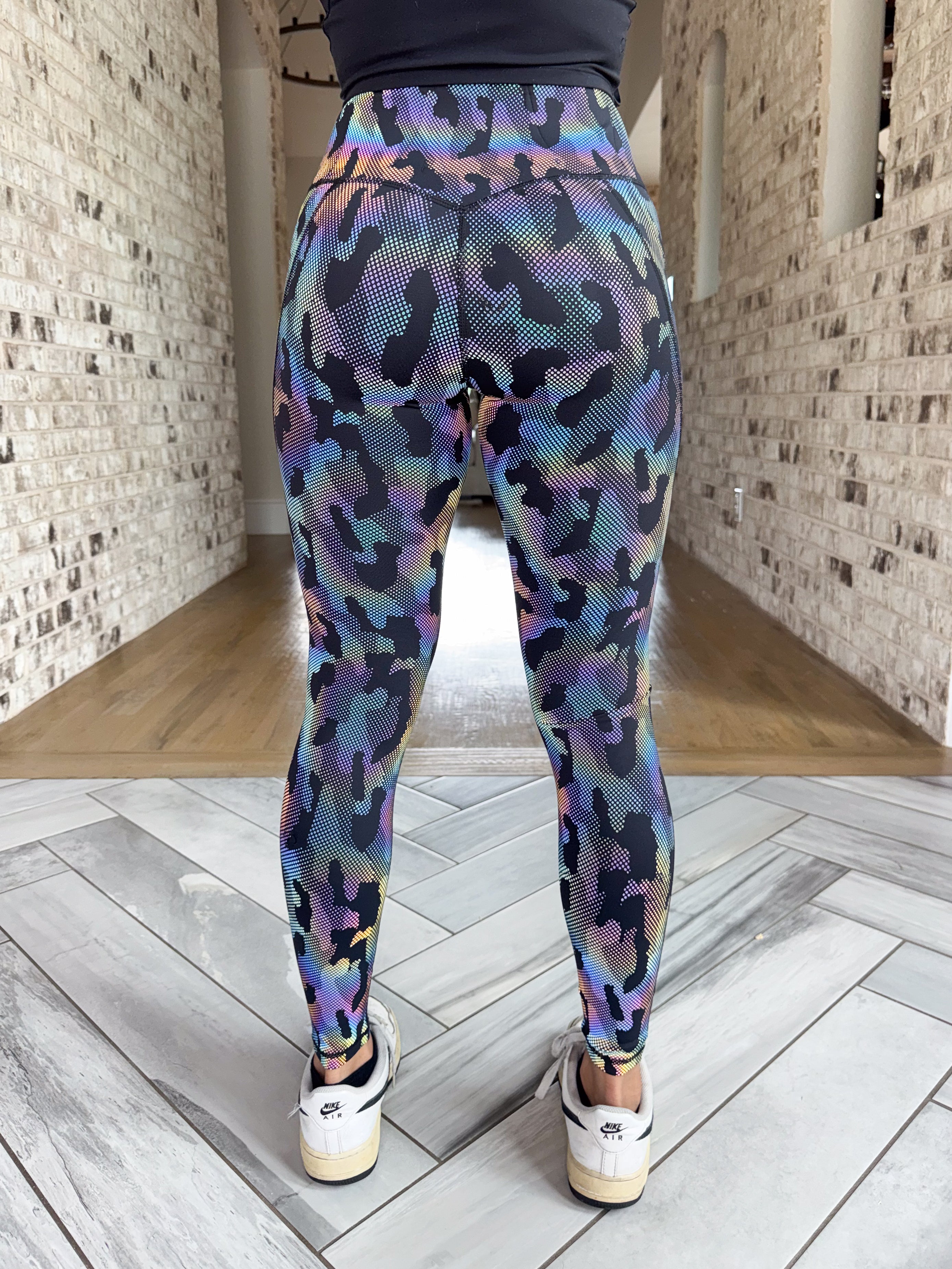 Concealed Carry Leggings With Pockets | Holographic Camo