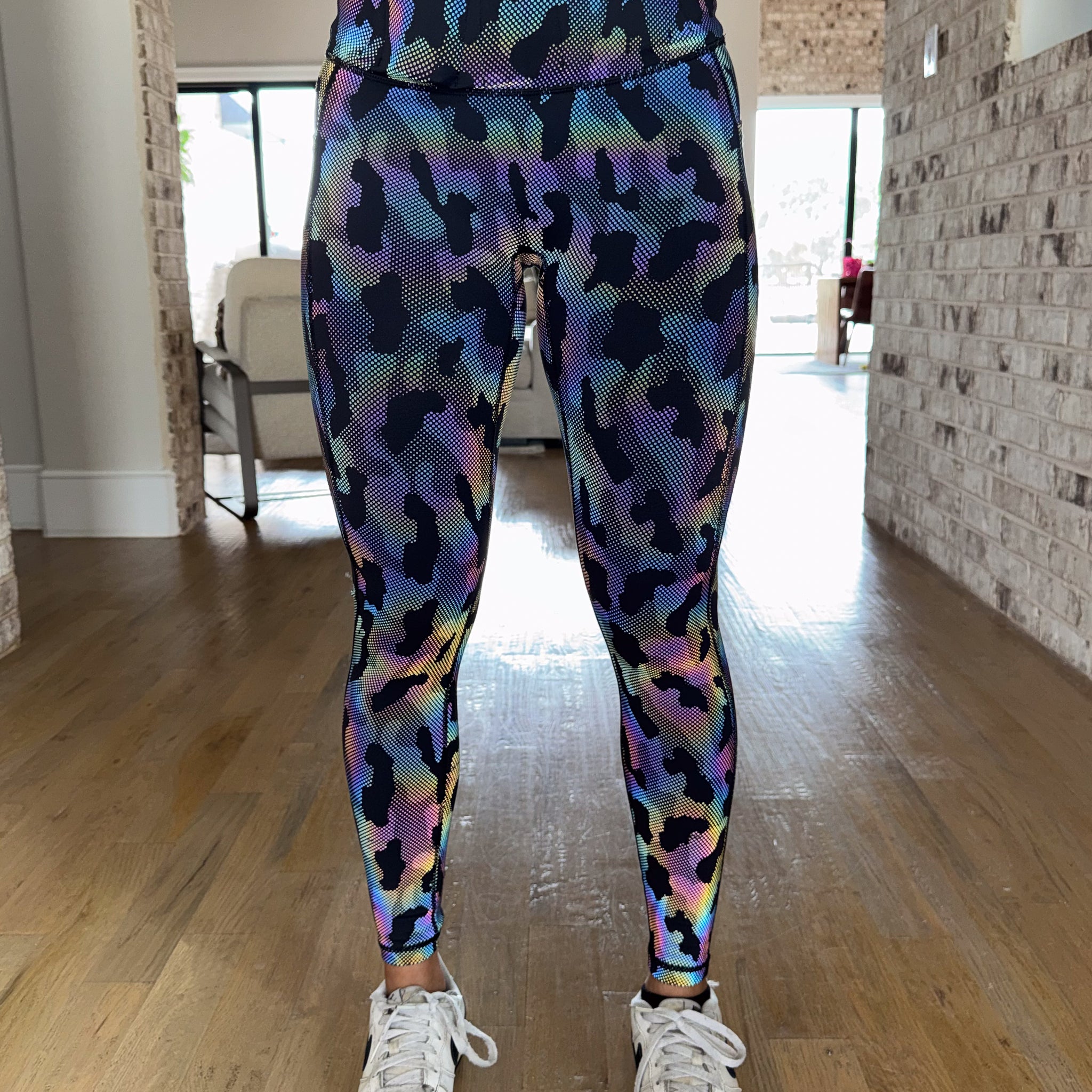 Concealed Carry Leggings With Pockets | Holographic Camo