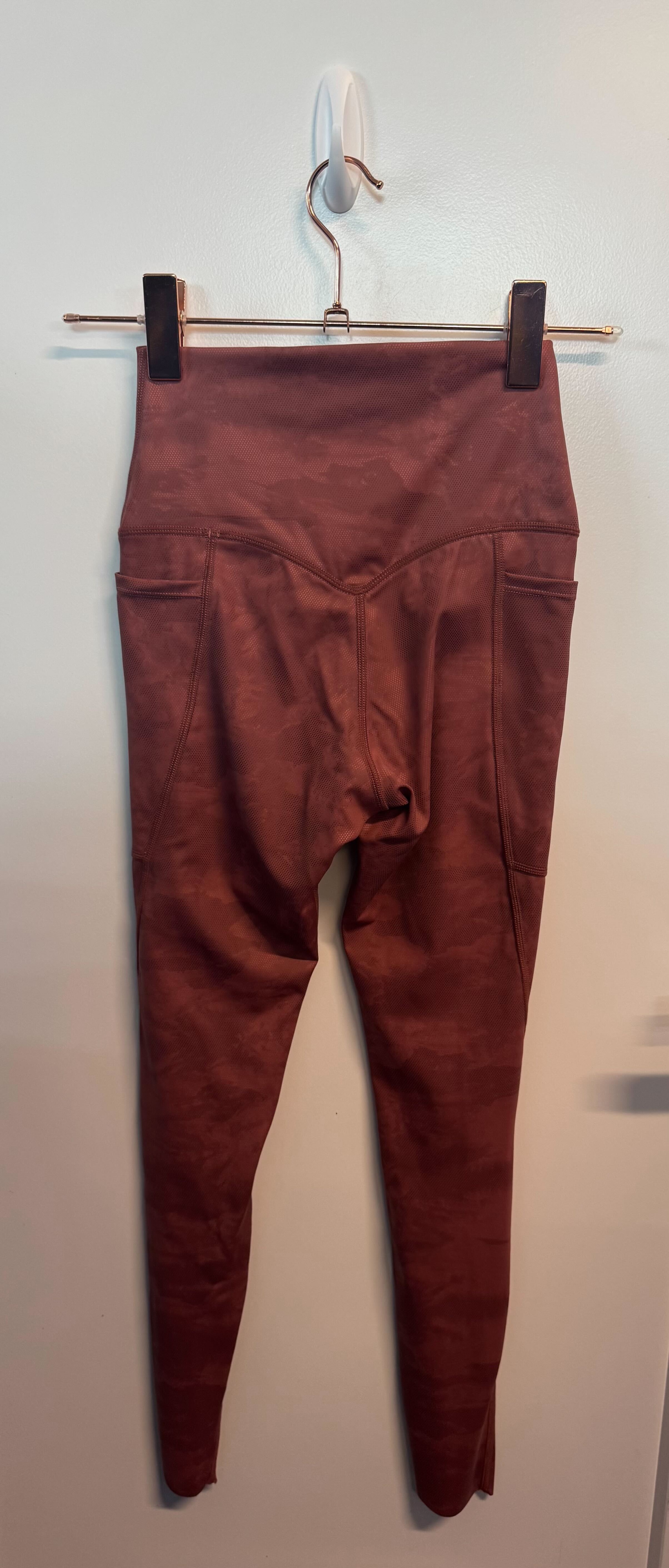 SAMPLE: Empowered Leggings With Pockets | Dark Mauve Camo - Small