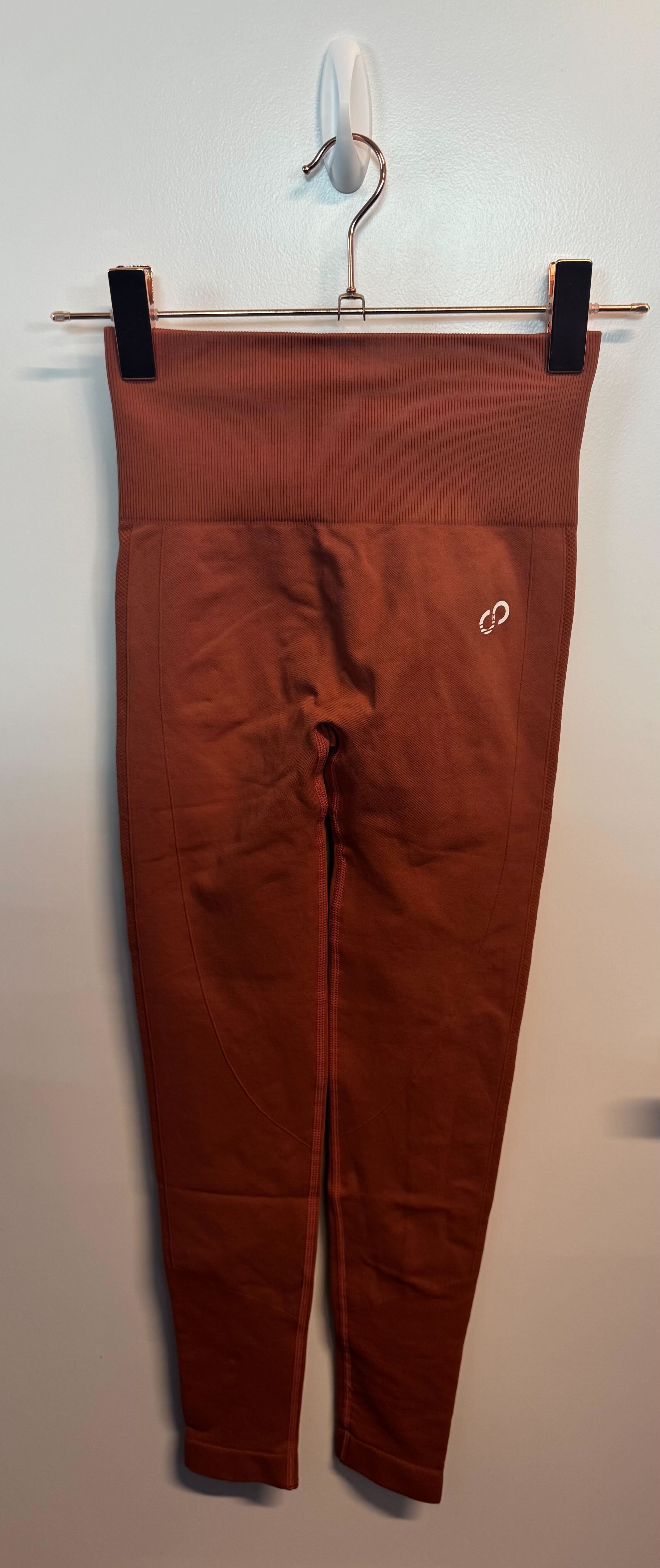 SAMPLE: Seamless Leggings With Scrunch | Rust - Small