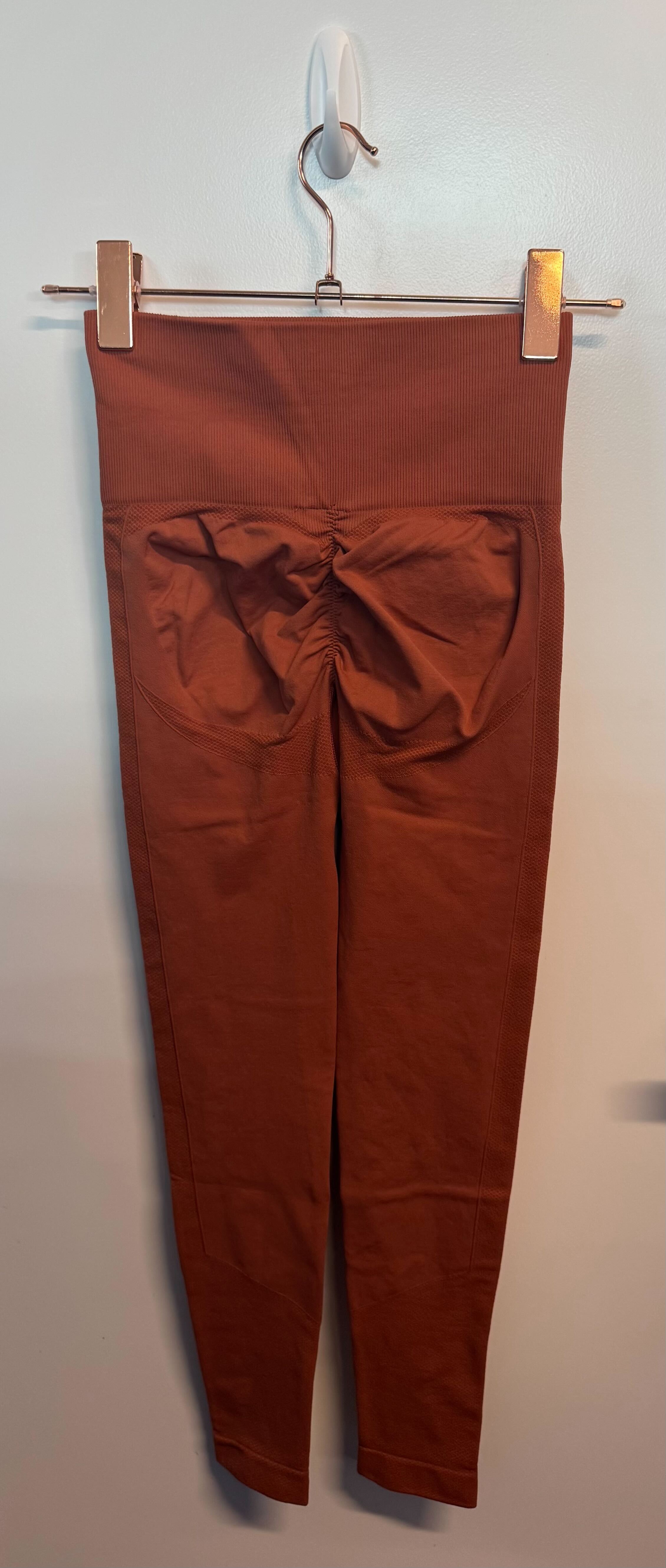 SAMPLE: Seamless Leggings With Scrunch | Rust - Small