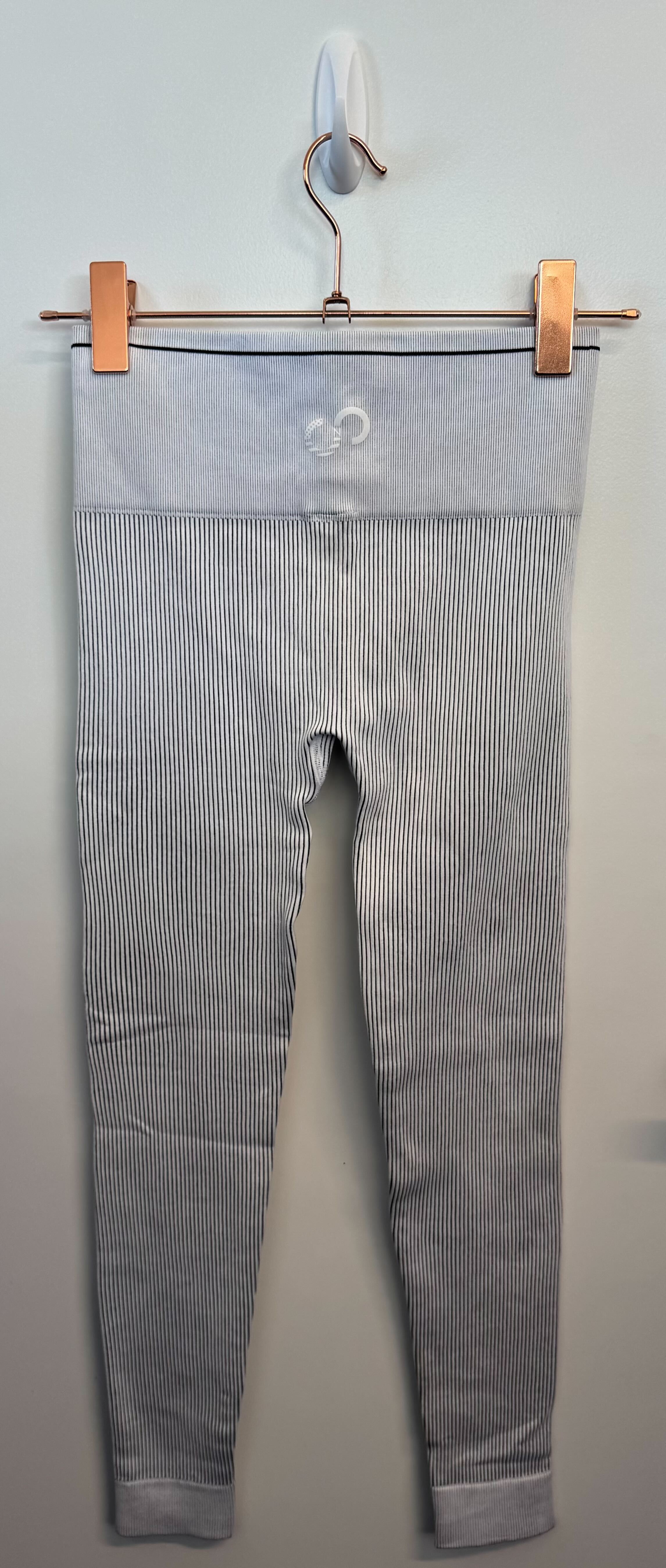 SAMPLE: Seamless Leggings | White/Black Stripes - Small