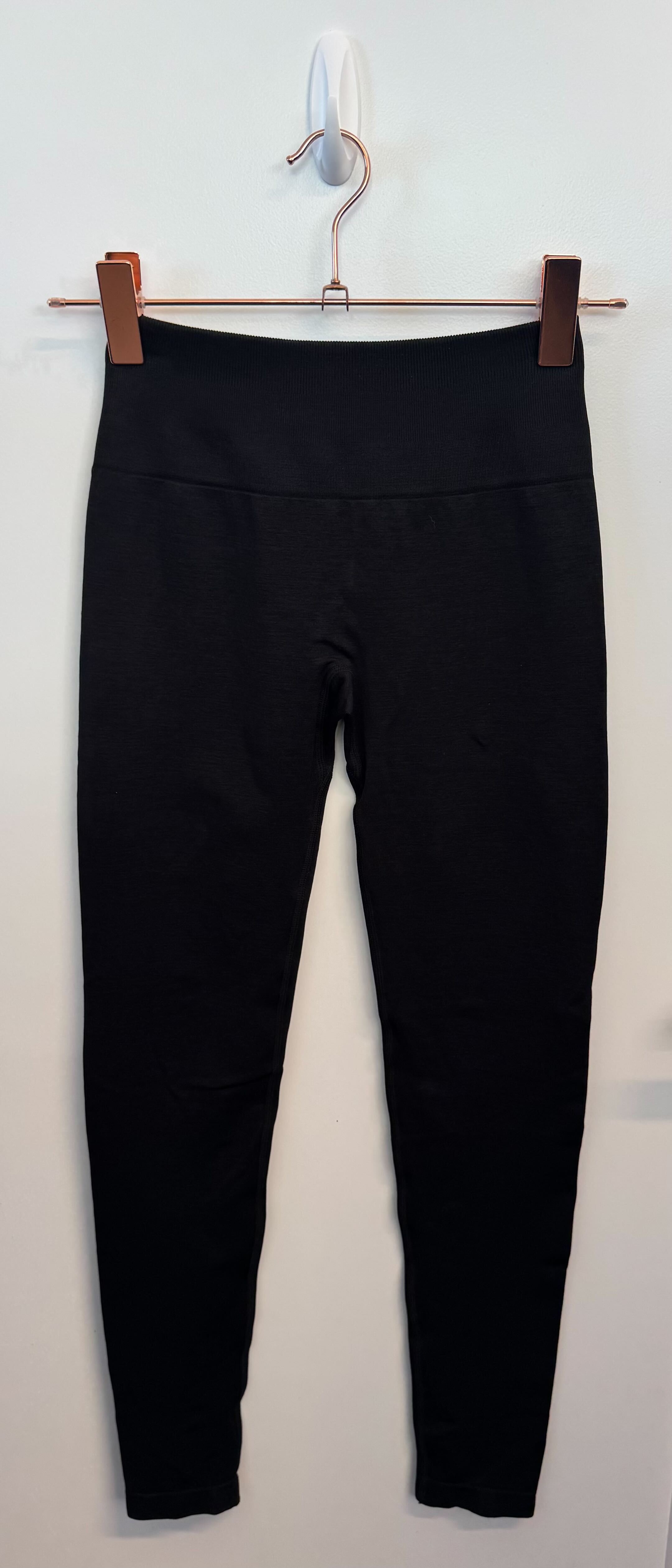 SAMPLE: Seamless Leggings With Scrunch | Black - Small