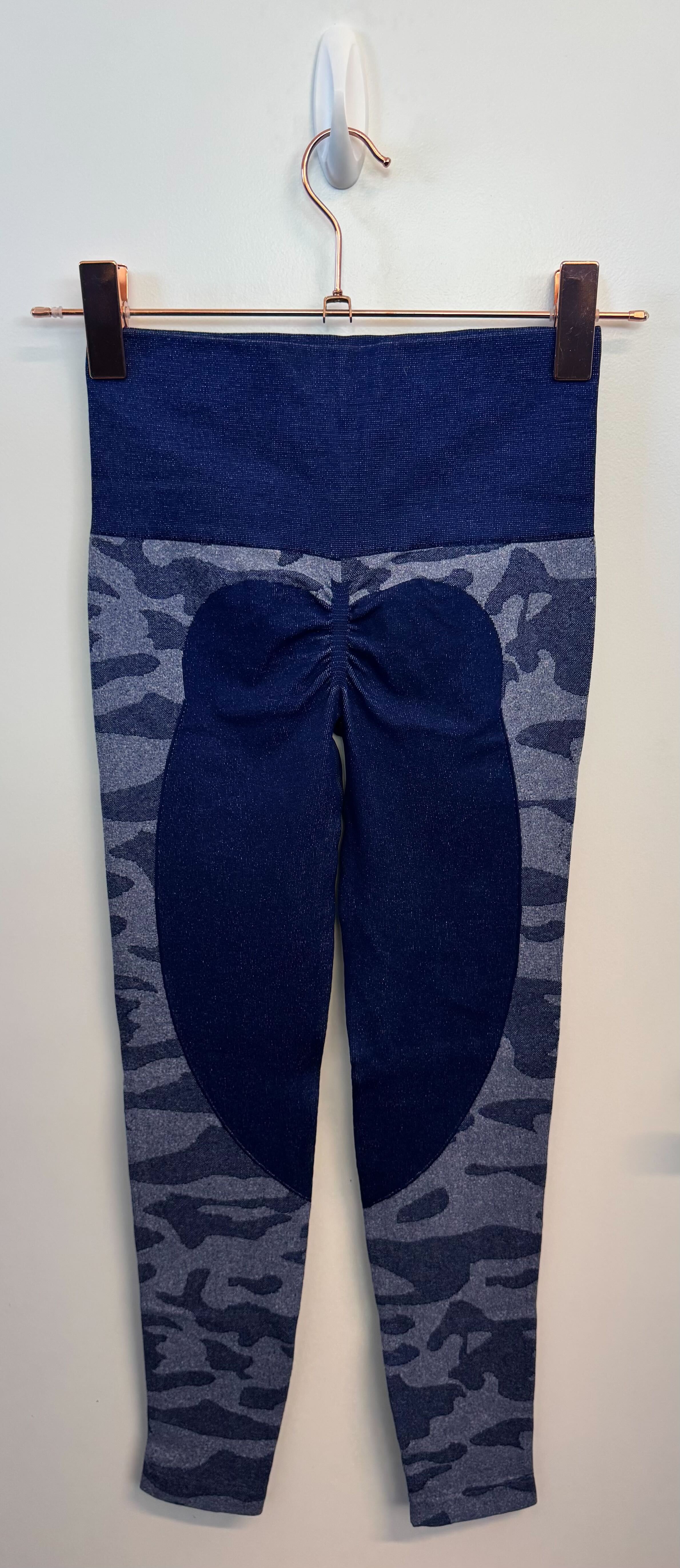 SAMPLE: Seamless Leggings With Scrunch | Blue Camo (Two-tone)- Small