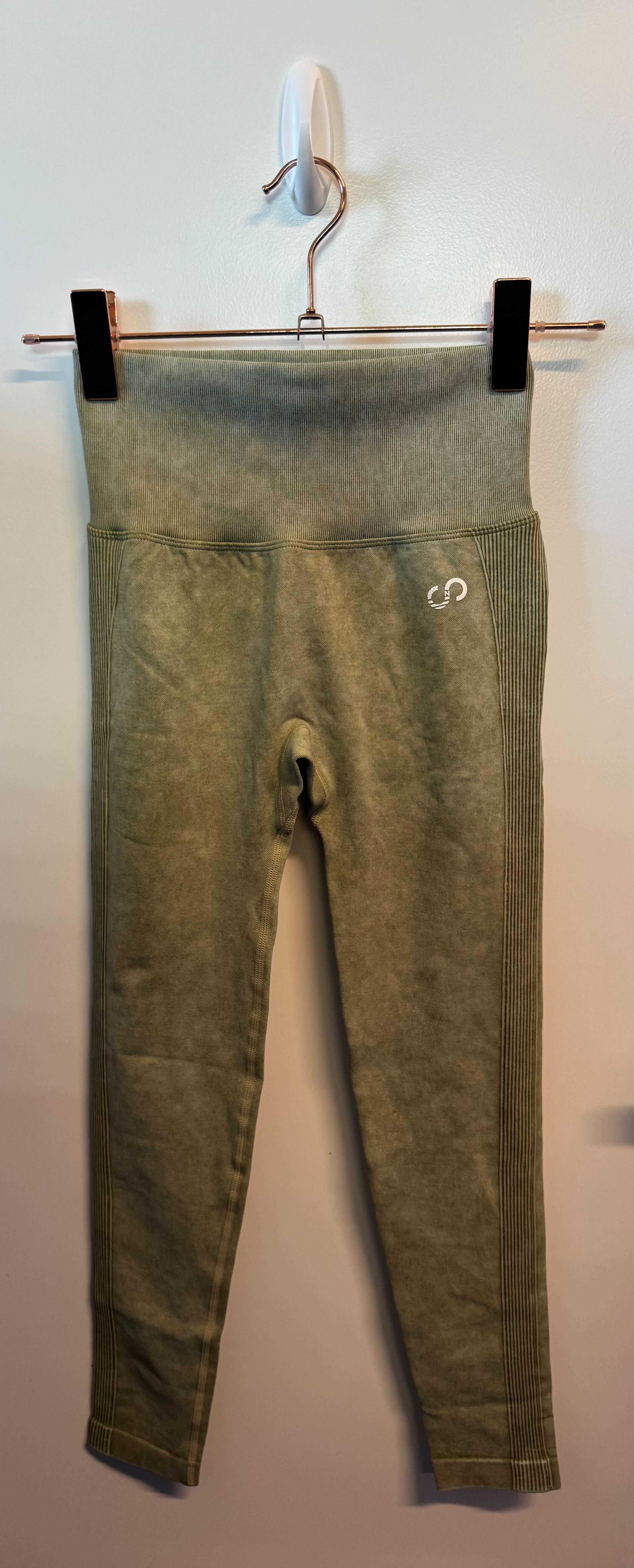 SAMPLE: Seamless Leggings With Scrunch | Light Green - X-Small