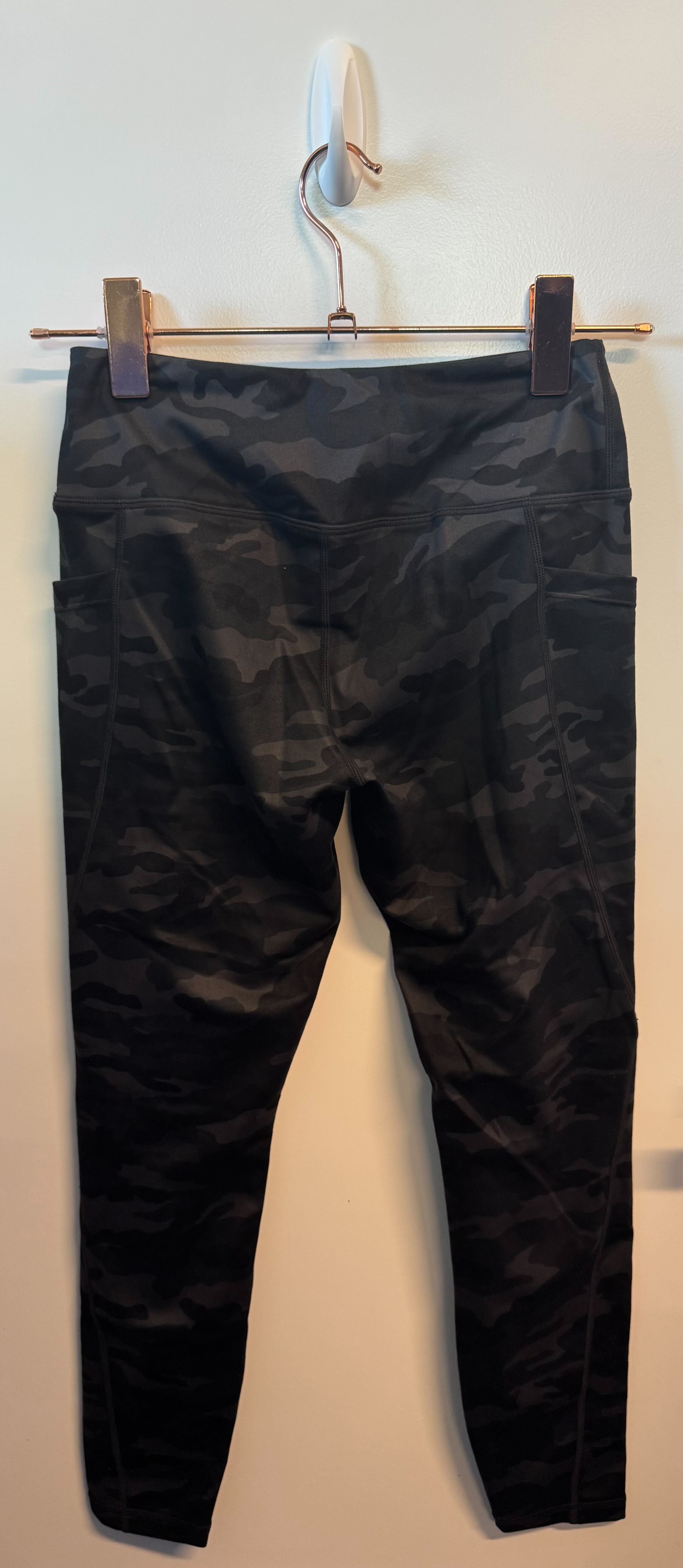 SAMPLE: Leggings With Pockets | Black & Grey Camo - Small
