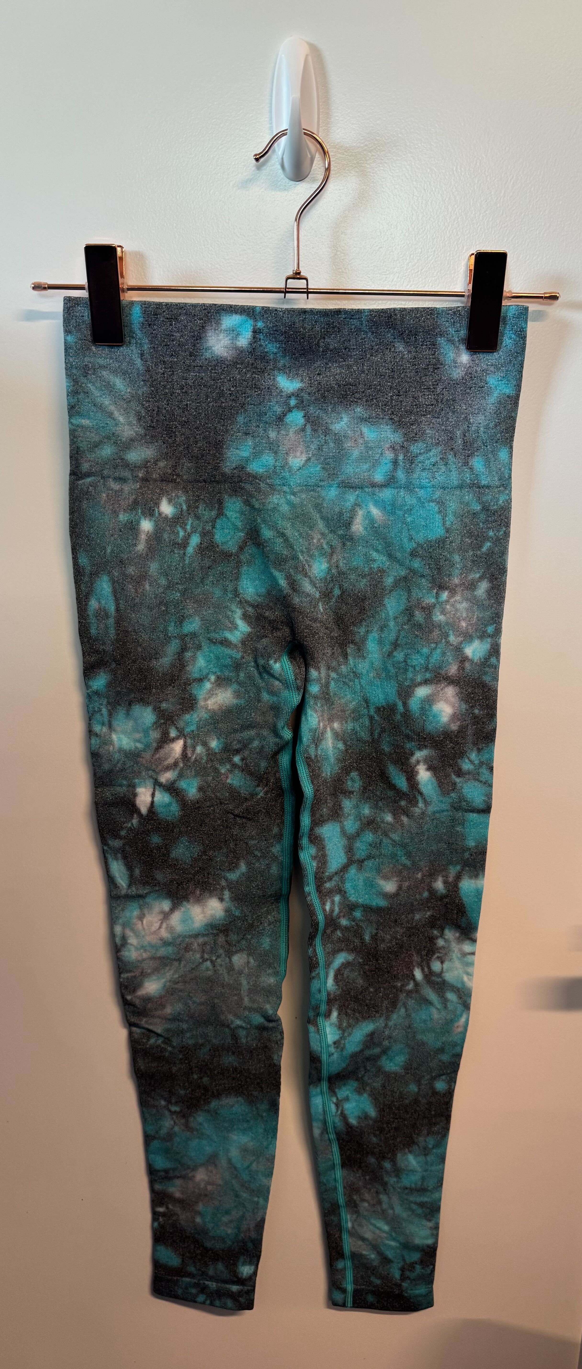 SAMPLE: Seamless Leggings With Scrunch | Distressed Teal Multicolor  - Small