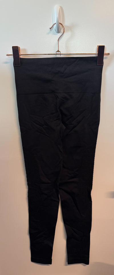 SAMPLE: Seamless Leggings With Scrunch & Cuts | Black  - Small