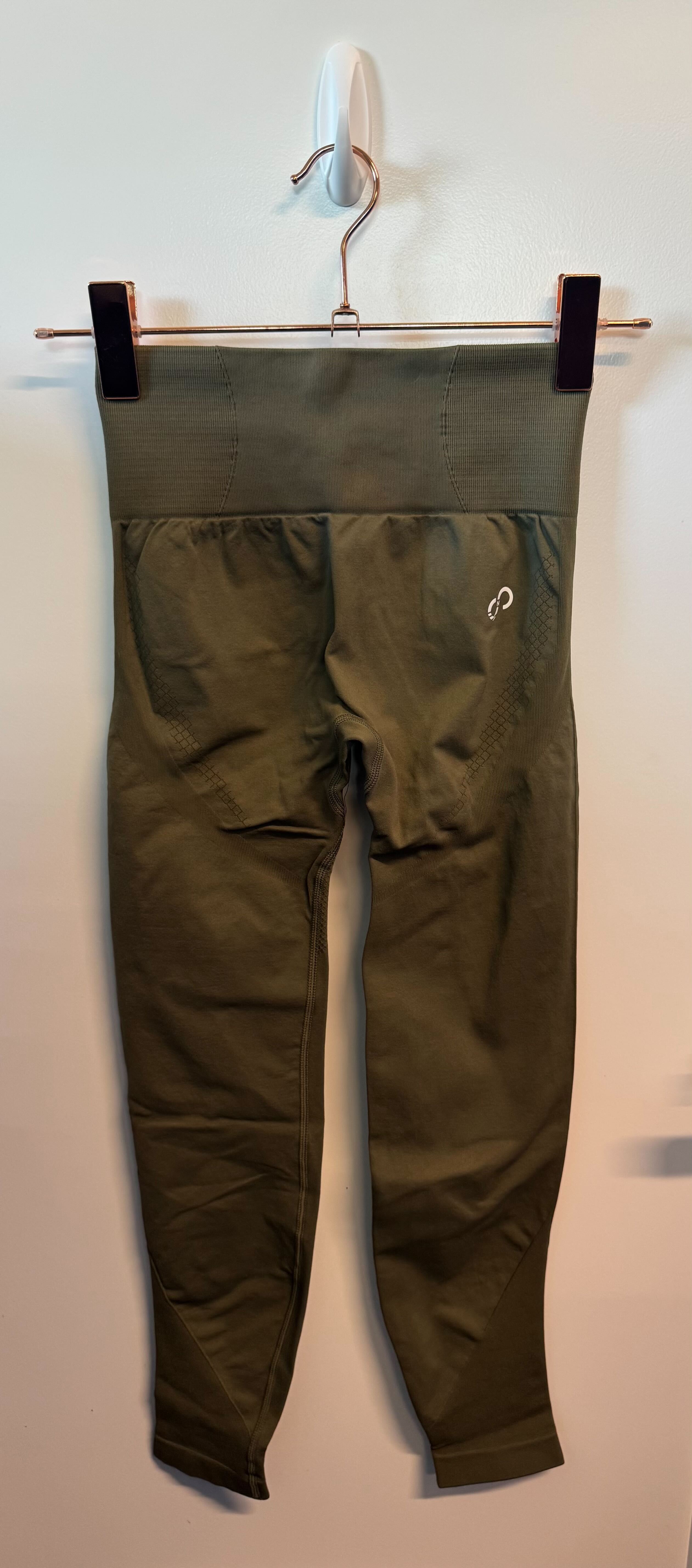 SAMPLE: Seamless Leggings With Scrunch | Green - Small