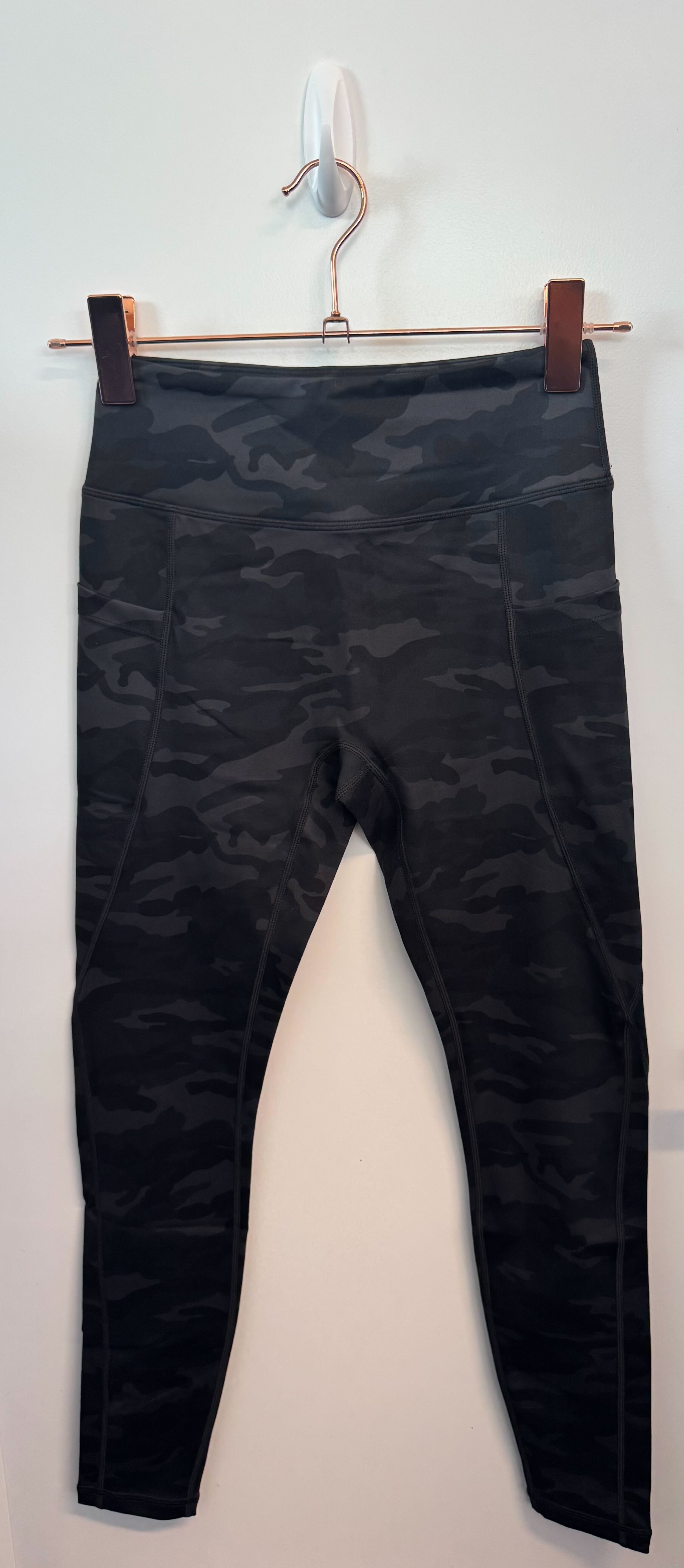 SAMPLE: Leggings With Pockets | Black & Grey Camo - XS
