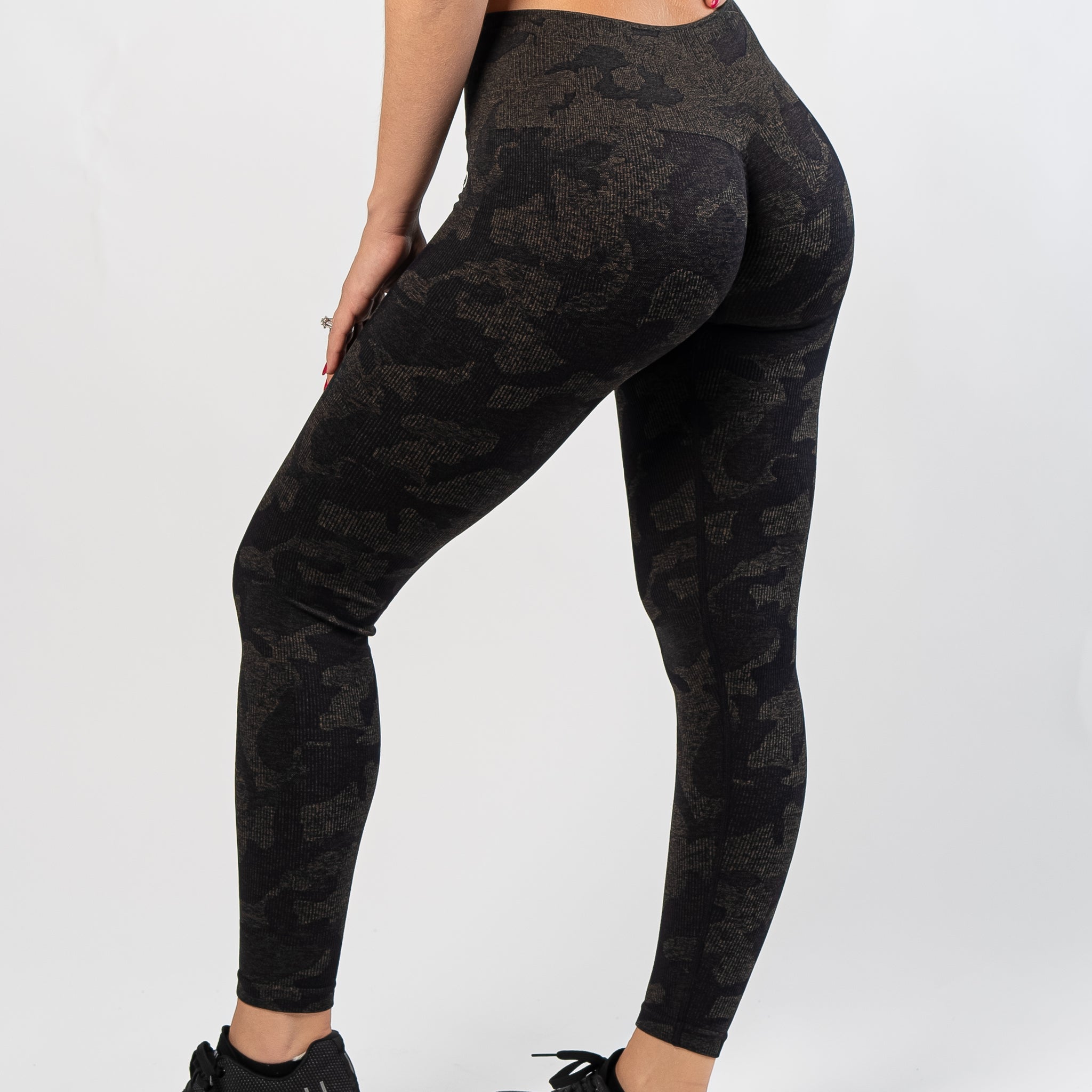 Seamless Leggings With Scrunch | Black Camo