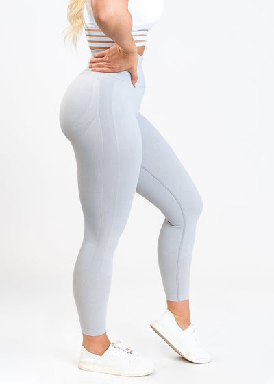Chest Down Side View in Contour Seamless Leggings with One Leg Up - Ice